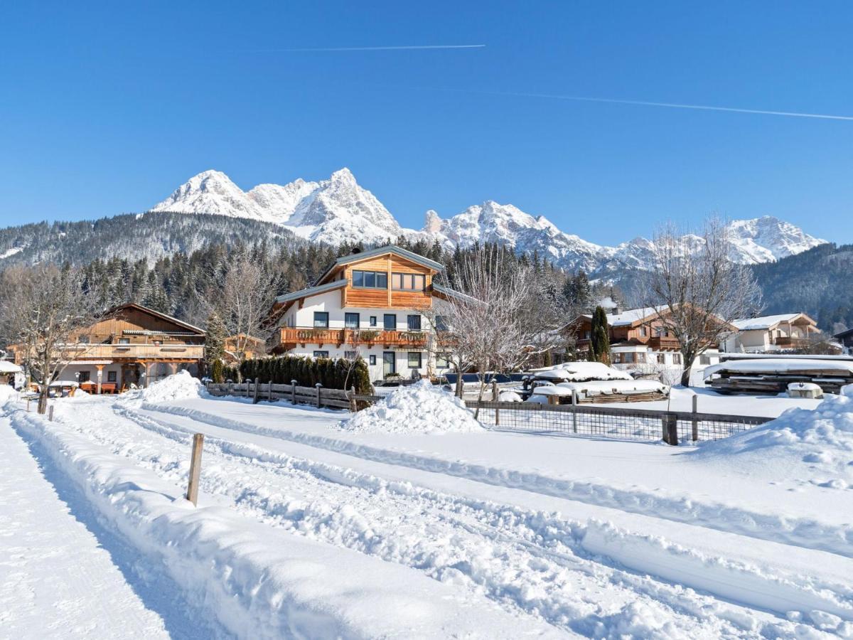 Elegant Apartment In Saalfelden With Balcony Екстериор снимка
