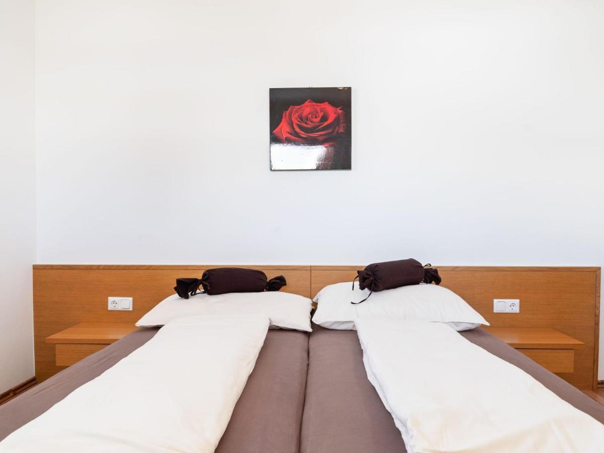 Elegant Apartment In Saalfelden With Balcony Екстериор снимка
