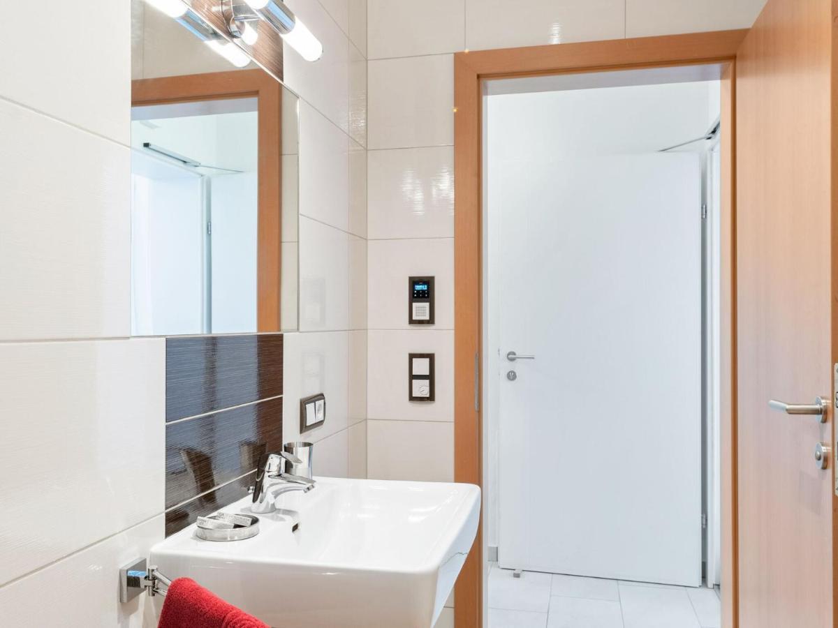 Elegant Apartment In Saalfelden With Balcony Екстериор снимка